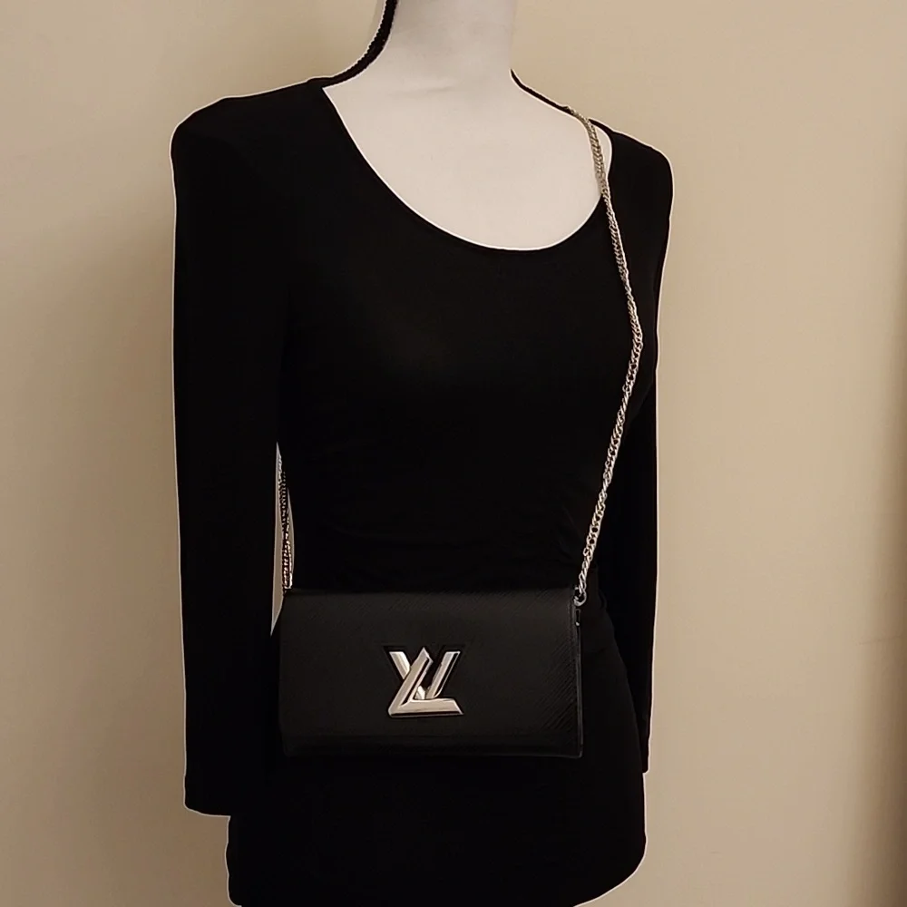 LOUIS VUITTON Epi LV Twist Crossbody Purse Wallet WOC + Original Box - Picture 13 of 17